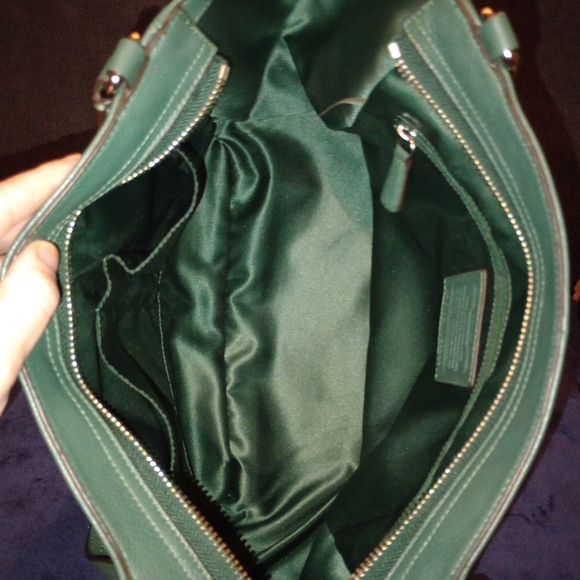 EUC Coach Park pebbled Leather Carrie Tote Hunter Green - Picture 10 of 15